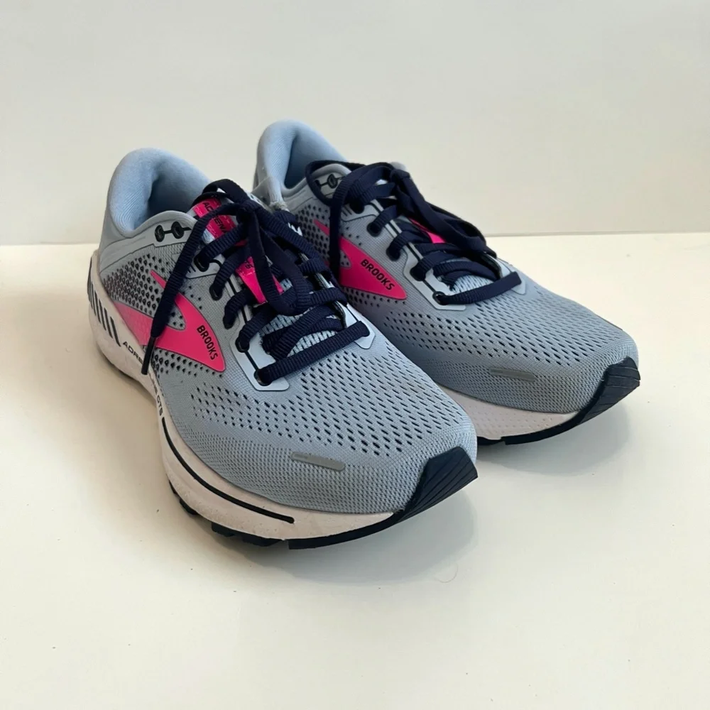 Like New Condition Brooks Women's Adrenaline GTS 22 Running Shoe, Size 9/40.5 EU - Picture 2 of 16